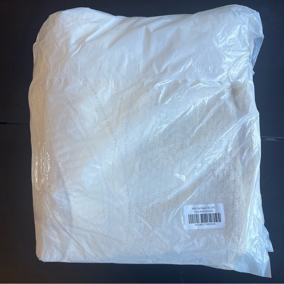 NWT Taylor Swift Red Cardigan Cream Cable Knit Sweater Red Star Accents Sz XL/2X - Picture 2 of 5